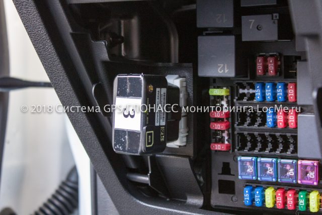 Трекер iON Connect - прибор контроля качества вождения