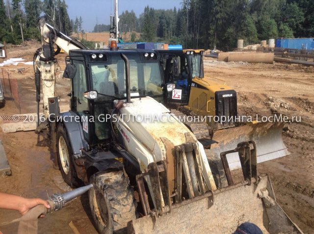 Установка терминала ГЛОНАСС, датчика уровня топлива, датчика работы механизмов и датчика учета моточасов на экскаватор-погрузчик TEREX